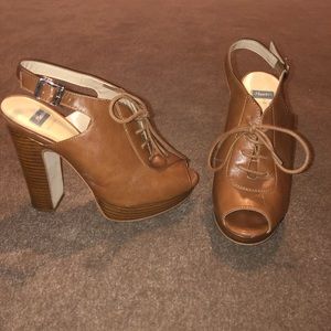 Leather heeled pumps